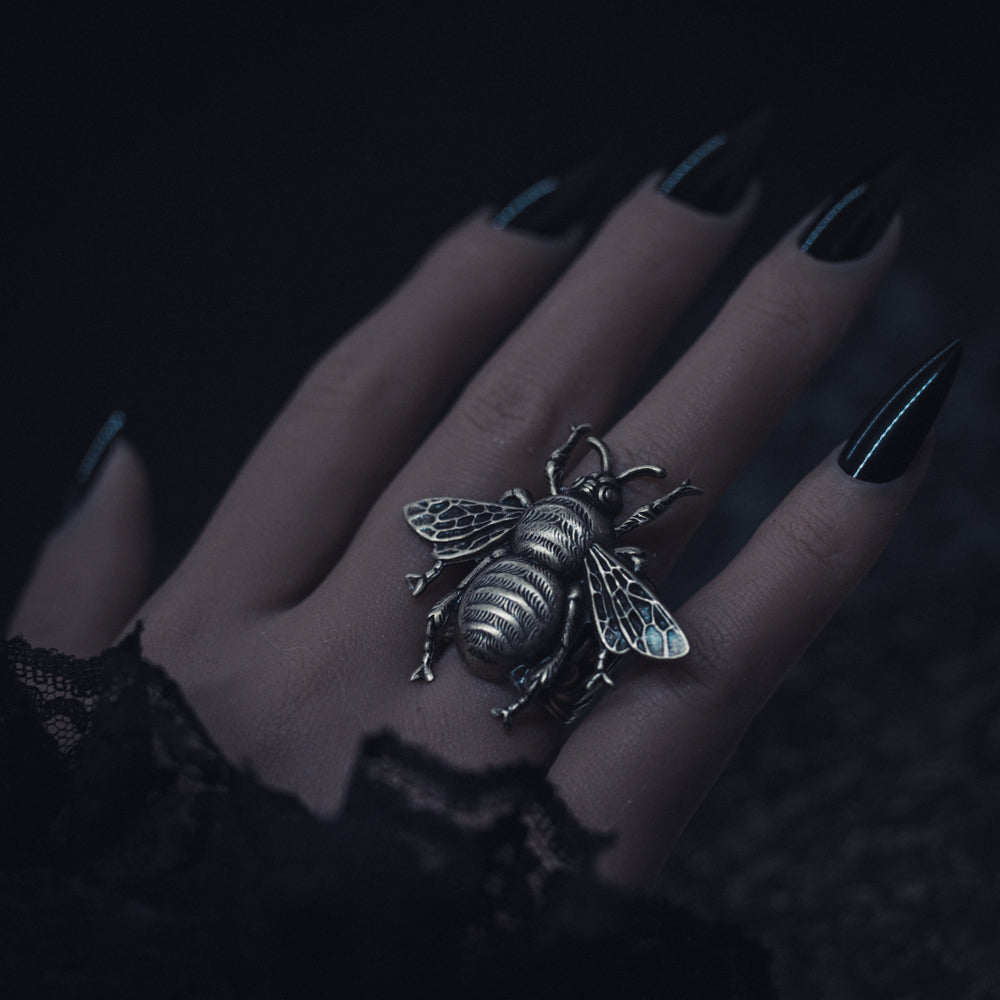 bee statement ring